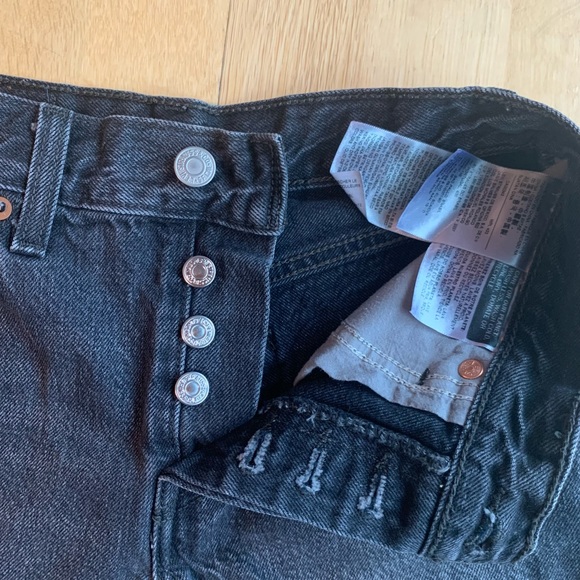 Levi’s Wedgie Shorts - Picture 5 of 6